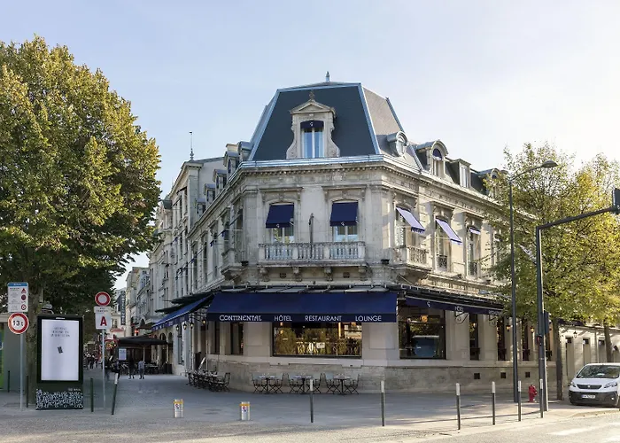 Beach hotel: Continental Hotel